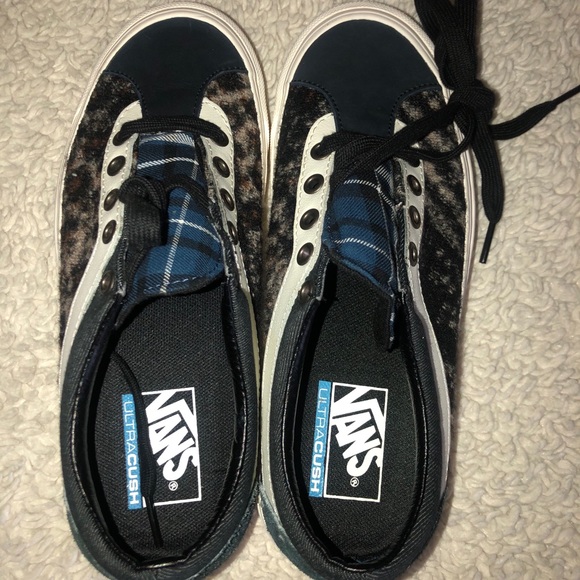 Vans - Picture 6 of 12